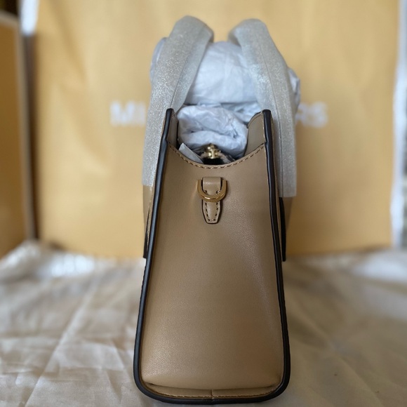 MICHAEL KORS Gabby Small Satchel Camel
NWTs large gold MK fold over crossbody - Picture 4 of 7